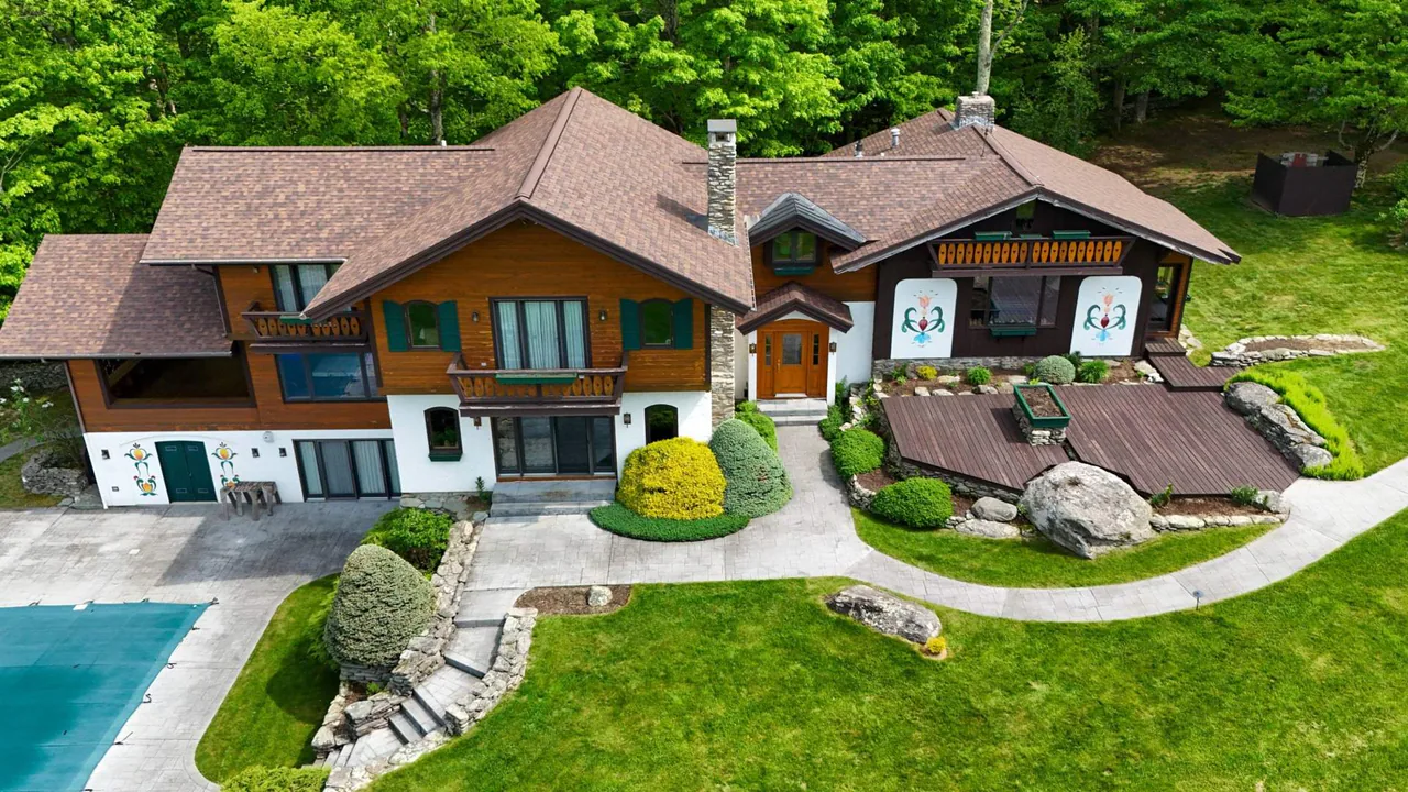 Three Mountain Roofing profile media